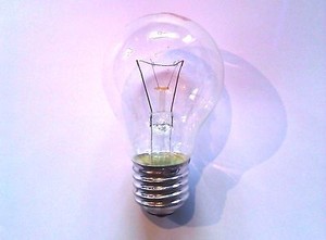 Licht Glühbirne oder Kerze E 27 25, 40, 60, 75, 100 Watt klar Lampe