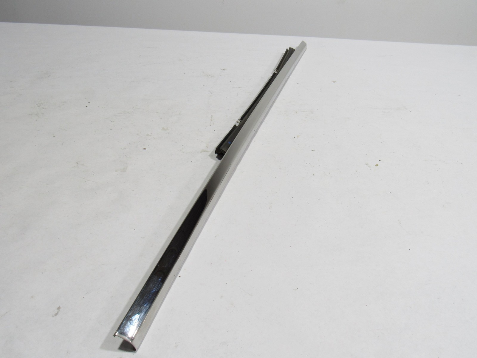10-20 Bentley Mulsanne 2012 Rear Left Driver Door Window Molding Trim Seal :O