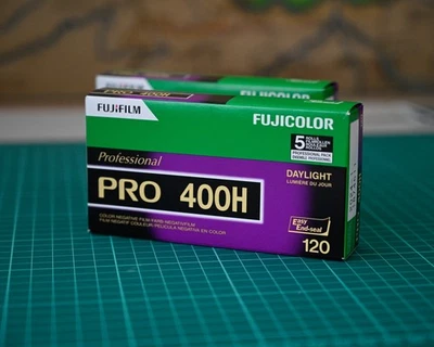 Fujifilm PRO 400H - 120 film - 2 packs - 10 rolls EXP. 2024-1 - Bild 1 von 4