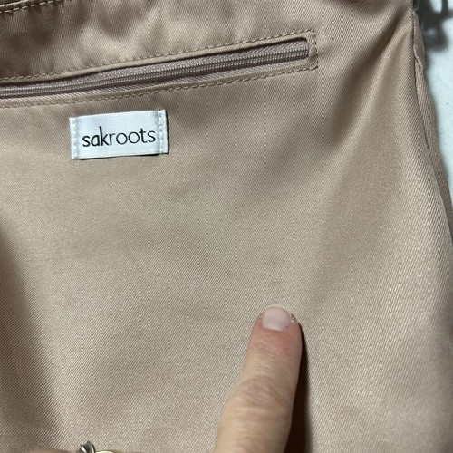 Borsa a tracolla Sakroots blu pace pieghevole con charms usata in ottime condizioni - Foto 8 di 16