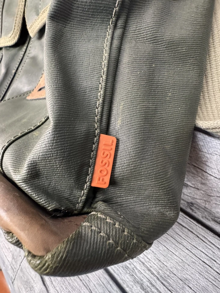 Bolso Mensajero para Laptop Fossil Region Cuero Marrón Lona Recubierta Verde Cremallera Superior Foto 3 de 4