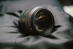 [MINT] Canon EF 50mm f/1.0 L Lens w/Caps + UV Filter + Hood
