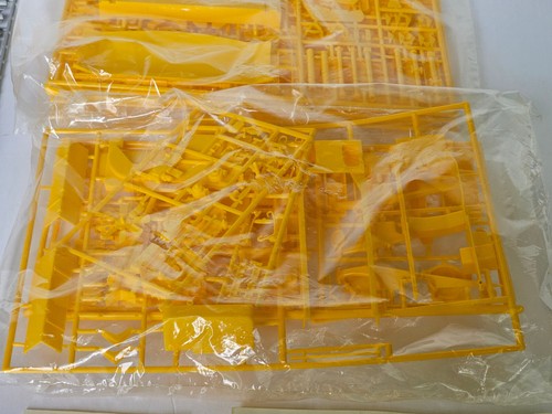 AMT ERTL 1983 Caterpillar D8H CAT Dozer 1/25 Kit Modelo Plástico Sellado Interior - Imagen 12 de 13