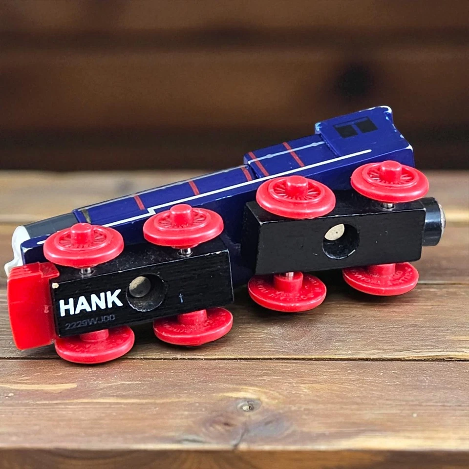 De colección Thomas & Friends Ferrocarril de Madera HANK Tren Motor Tanque Vagón Magnético 2003 Foto 4 de 4