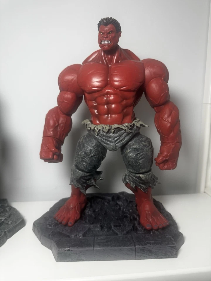 Marvel Diamond Select Set Of 2 Figures Green+ Red Hulk 10” Complete with bases - Image 3 of 3