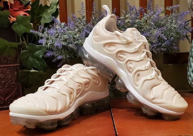 vapormax plus white platinum