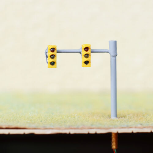 2 x traffic lights N scale crossing walk model LED pedestrian street signals #OR - Picture 1 of 4
