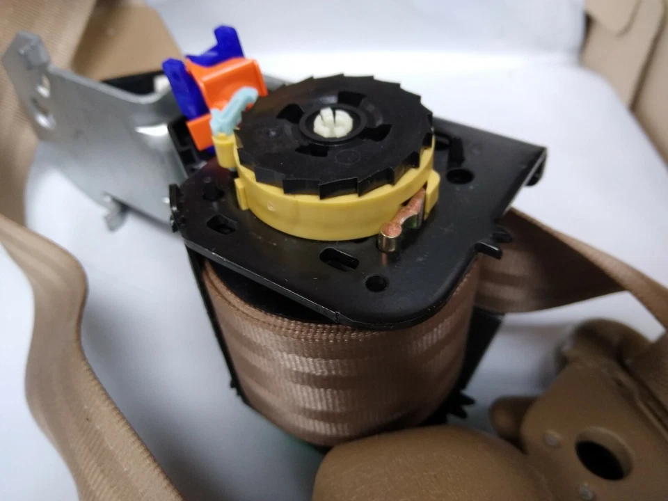 5FM31SK5 JEEP CHEROKEE 4 DR передний левый S/B натяжитель в сборе только на запчасти - Изображение 4 из 4