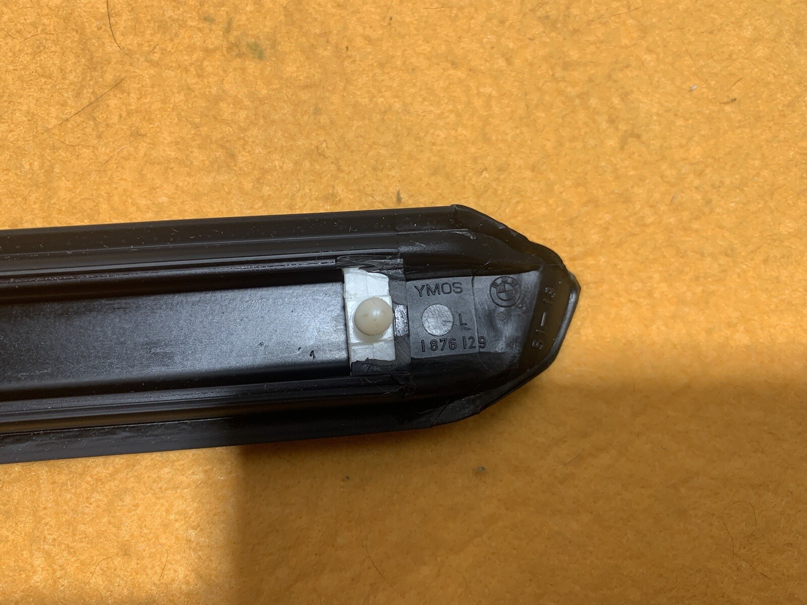 BMW E30 Front Fender Moulding Left Schwarz Genuine 51131953927 for 