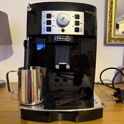 De'Longhi Magnifica S Kaffeevollautomat ECAM22.110.B schwarz