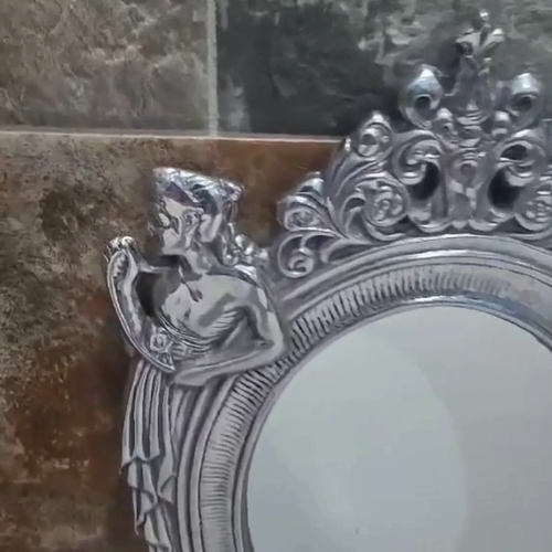 Espejo ovalado vintage decorativo de metal aluminio con figura para damas - Vídeo 1 de 1
