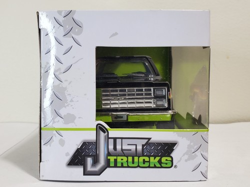 Jada Just Trucks 1980 Chevy Blazer - Picture 3 of 8