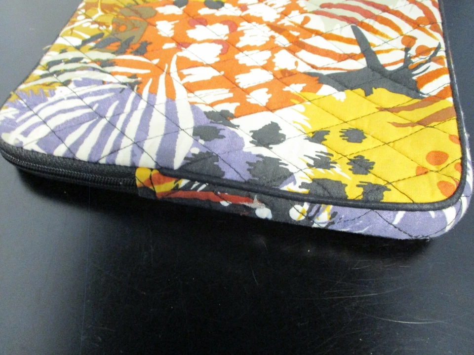 Vera Bradley 平板电脑套 10.5X8.5 英寸紫色拉链通用内衬棉混纺 — 第 3/4 张图片