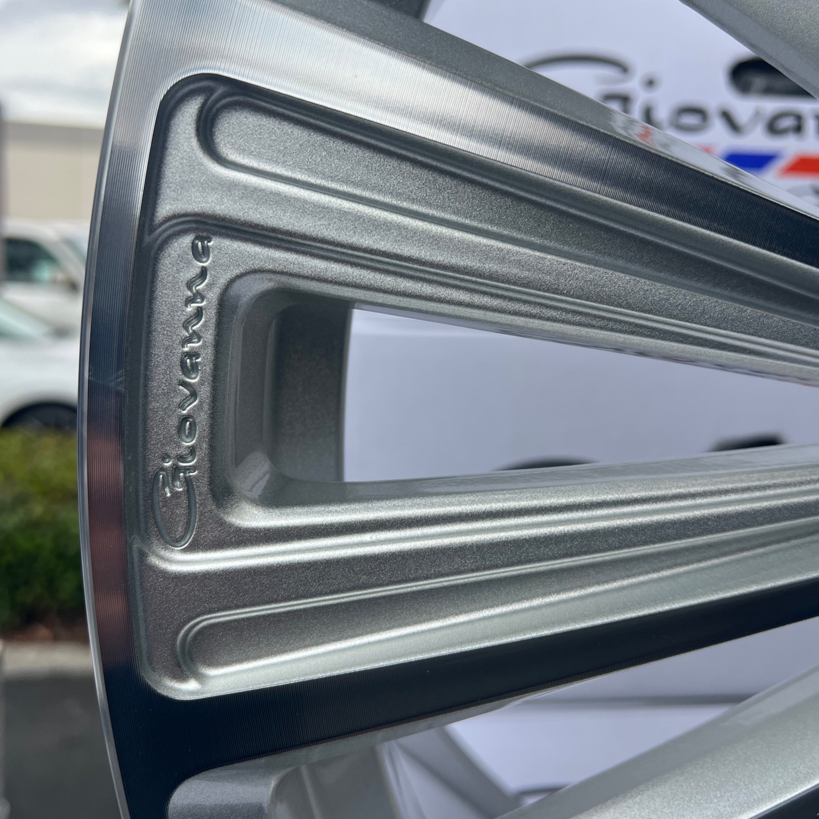 (4) 24X10 GIOVANNA TRENTO SILVER MACHINED RIM (5X120) RANGE ROVER ROLLS ROYCE X7