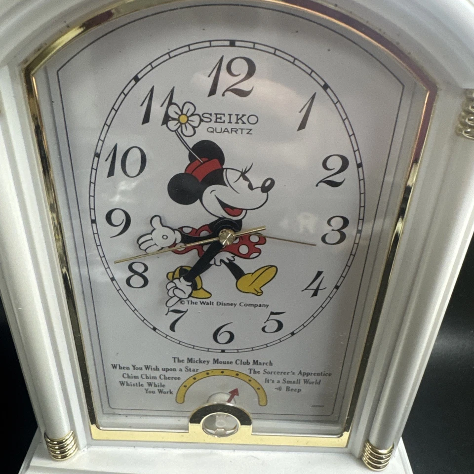 Despertador musical Disney Minnie Mouse Manto Seiko branco vintage década de 1990 Leia - Imagem 3 de 4