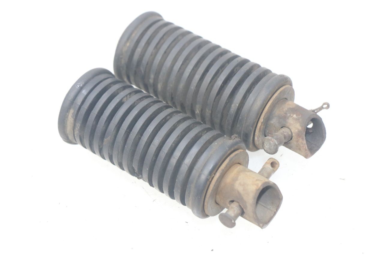 PAR DE APOYAPIÉS TRASEROS - SUZUKI XF FREEWIND 650 (1997 - 2003)
