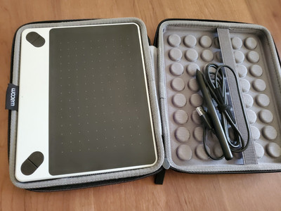 Wacom Intuos Draw CTL490 White Digital Drawing Graphics Tablet with Pen and Case