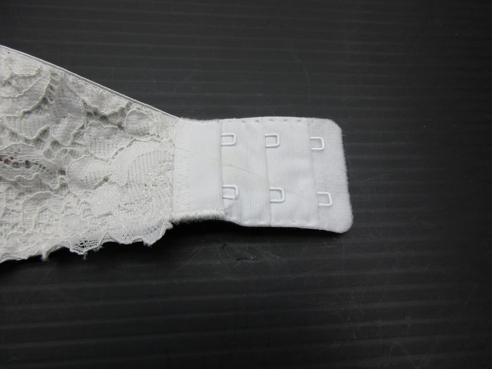 Sujetador 36C Xhilaration para mujer blanco multivía push up con aros cierre trasero 1H Foto 3 de 4