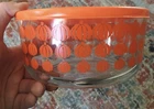RARE Pyrex HALLOWEEN PUMPKINS 4 cup Glass Storage Bowl W/Orange Lid.