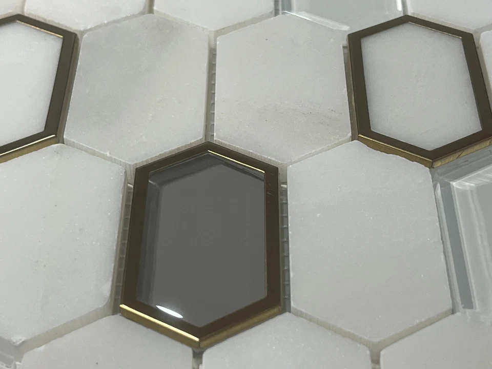S15 White/Grey/Gold Marble Glass Hexagon Mosaic Tile Kitchen Bathroom, 7 sheets - Image 3 of 4