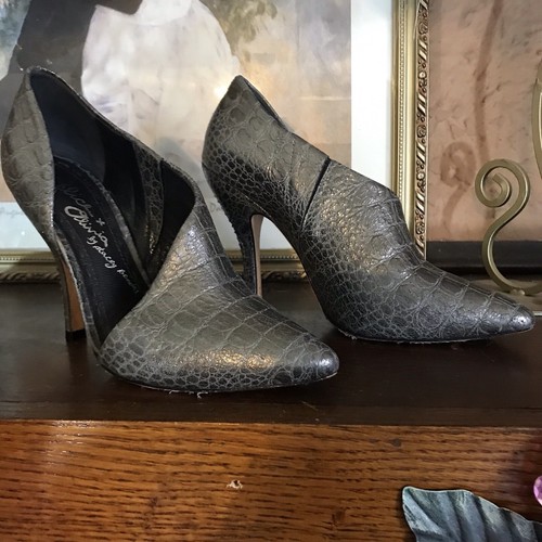 ALICE + OLIVIA PEWTER "TAMARA" HEELS SIZE 37 - Picture 2 of 7