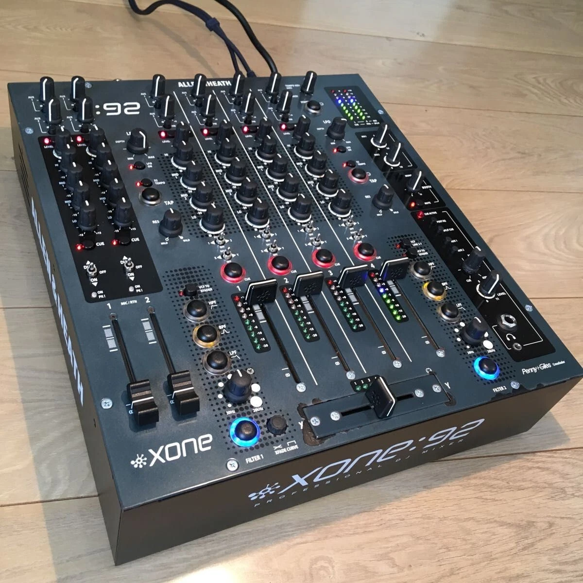 Allen & Heath Xone:92 - Professional 6-Channel Club/DJ Mixer