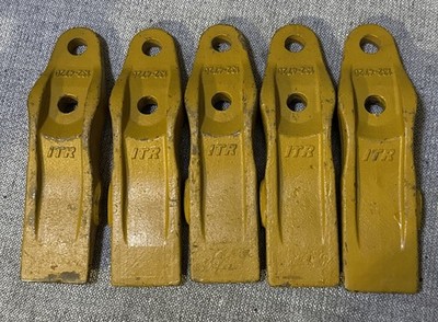 (5) ITR Bucket Tooth 132-4720 For Multi Terrain Loader 277D