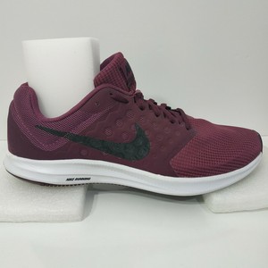 maroon running shoes