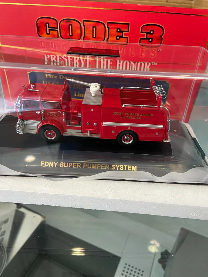 CODE 3  F.D.N.Y Satellite 1 1/64 Scale  - Bild 2 von 4