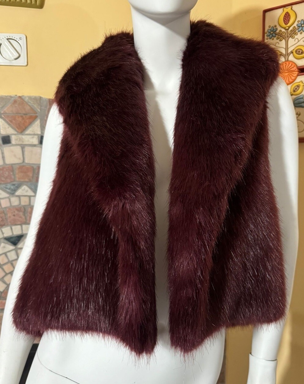 Gilet in pelliccia ecologica color amarena- tg 40 Mangano Collo ampio fasciato