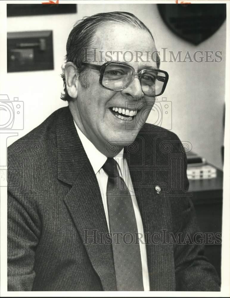 1987 Press Photo Charles Shaffer, YMCA Volunteer at his New York Life Office