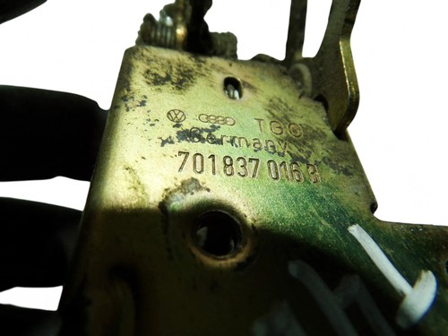 VW TRANSPORTER IV Furgon 70XA zamek drzwi przód prawy 701837016B 2.40 27859244 - Zdjęcie 3 z 3