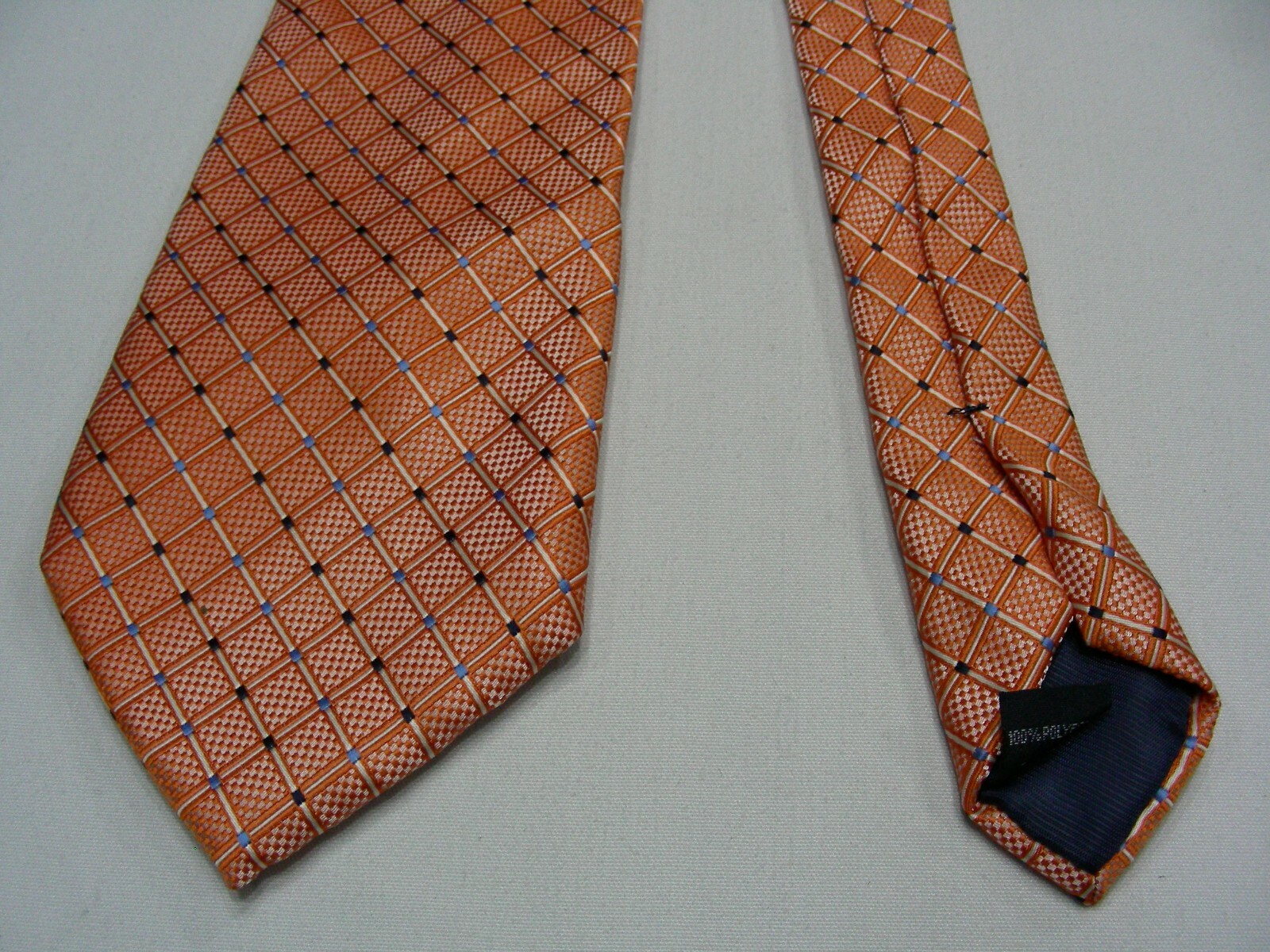 IZOD - ORANGE GEOMETRIC PATTERNED - POLYESTER NEC… - image 4