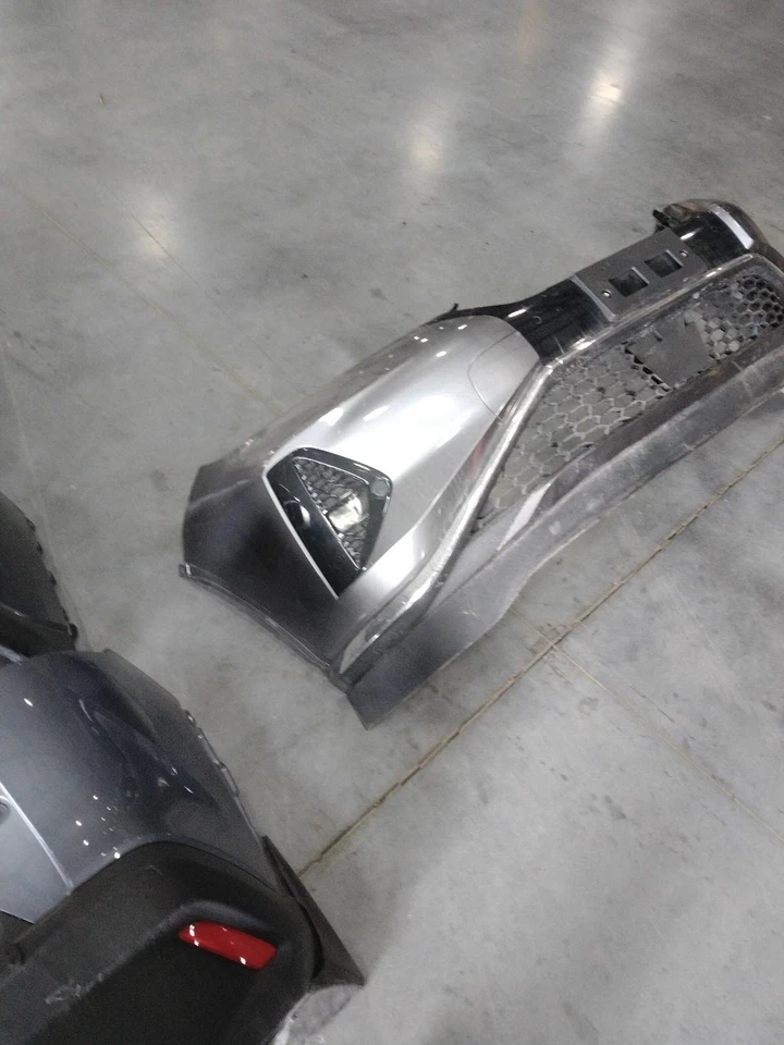 2022 Nissan Murano OEM Grey Bumper Assembly 4WD 61K Miles - No Fog Lamps - Image 2 of 3