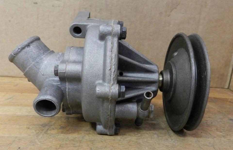 1969-72 Audi Super 90 1.8L I4 rebuilt water pump with back housing 89202071900 - Image 3 of 4