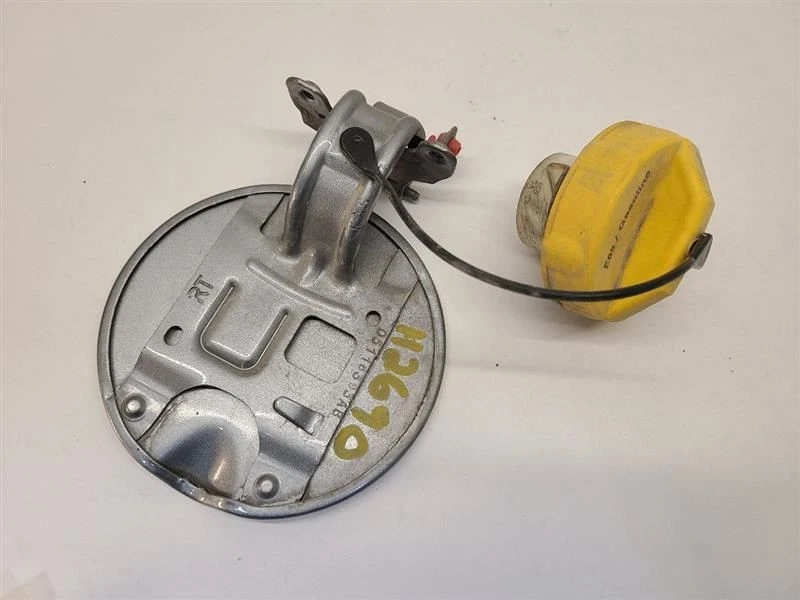 Dodge Grand Caravan 2011-2020 puerta de llenado de combustible plateada 5116393AB Foto 3 de 4