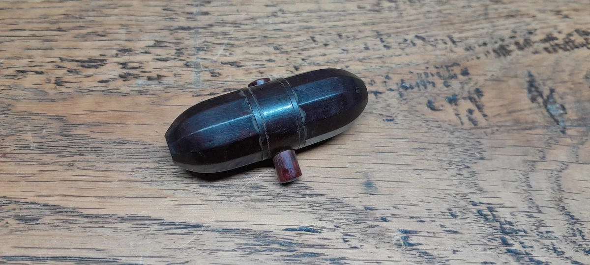 Ancien Interrupteur Ou Prise Zeppelin En Bakélite – Style Art Déco