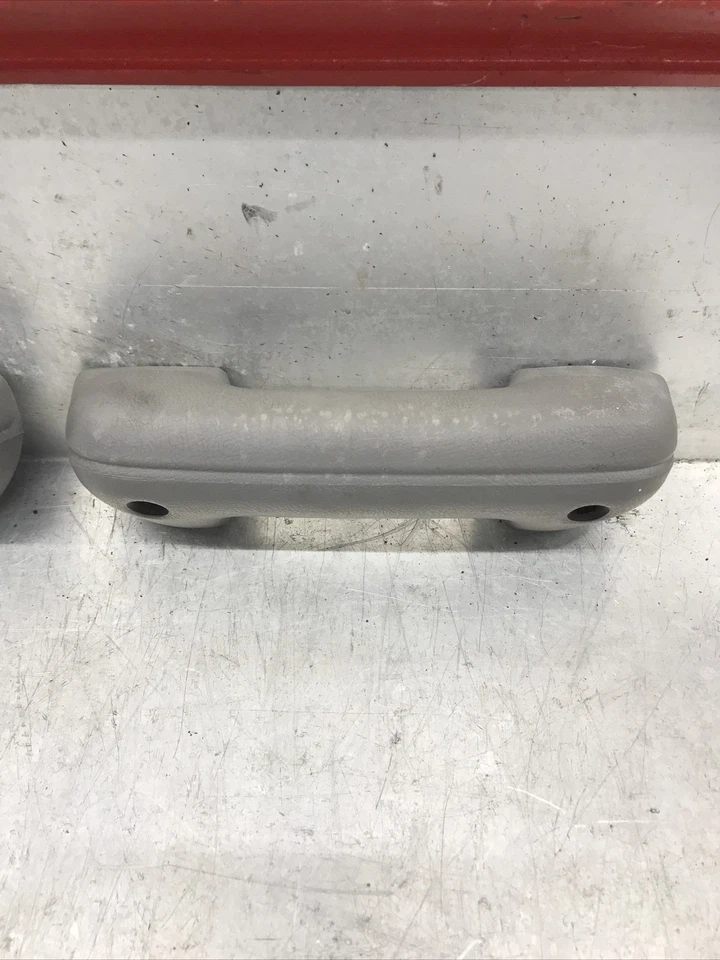 86-93 Mazda B2000 B2200 B2600 Juego de reposabrazos de manija de puerta interior de camioneta 2 OEM gris Foto 3 de 4