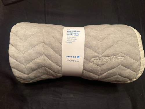 UNITED AIRLINES - Polaris / Business Class - SAK'S FIFTH AVENUE roll up Blanket