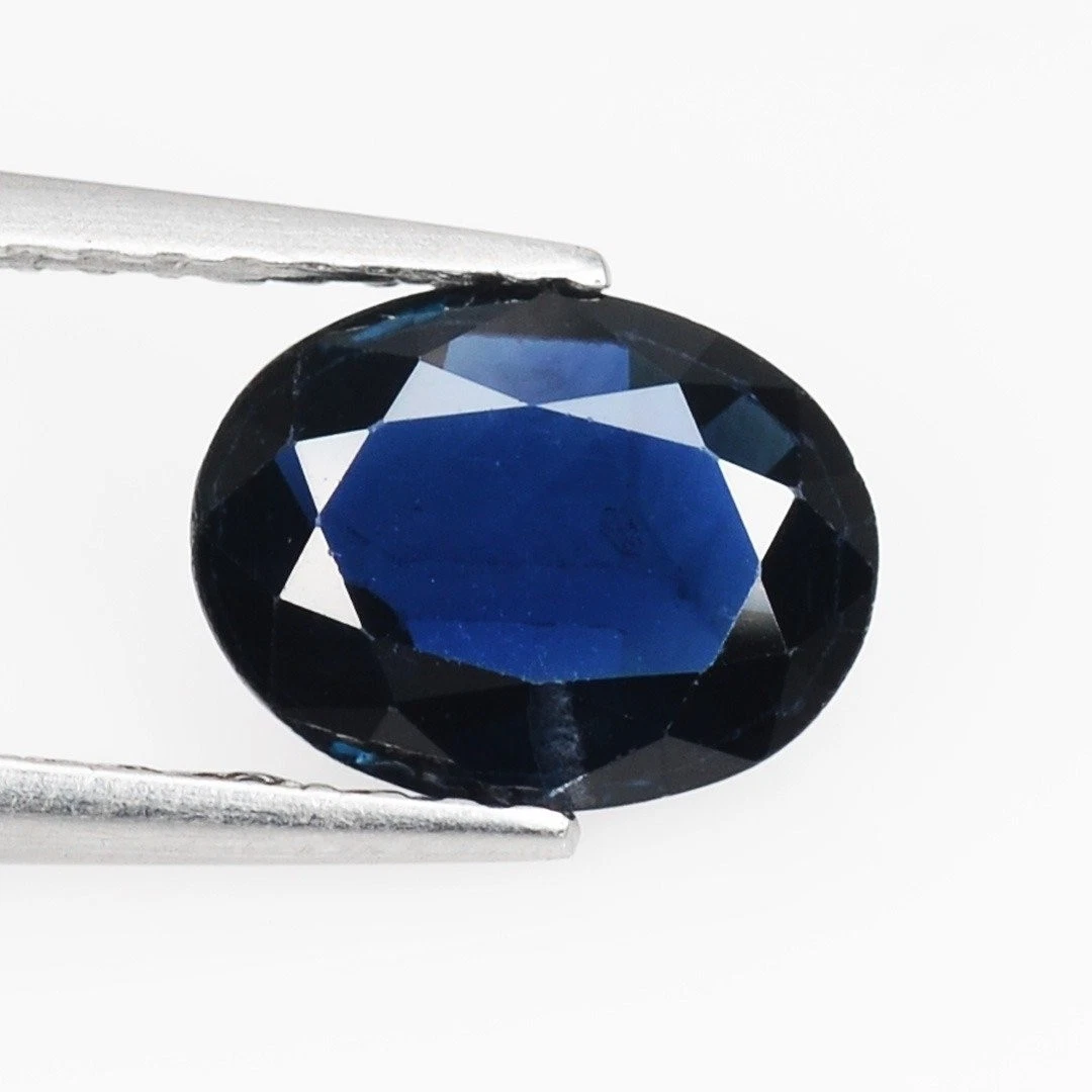 Saphir ovale de 1,66 carat, Thaïlande - En vente sur