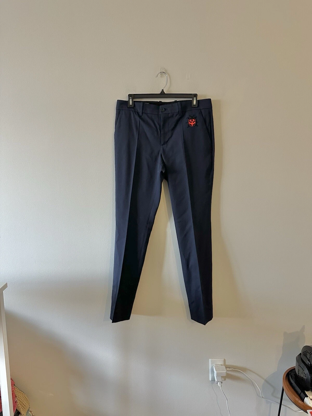 Gucci pantalon plissé brodé coccinelle marine laine slim conique 42