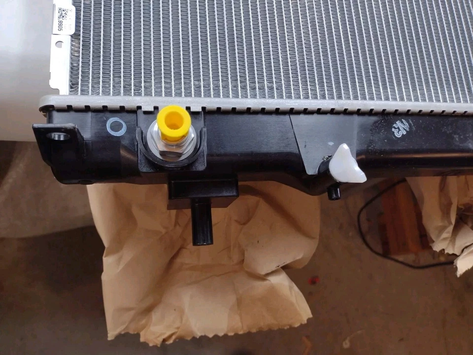 Radiador de refrigeración genuino OEM Mopar RAM Dakota 2005-2011 55056506AE Foto 2 de 4