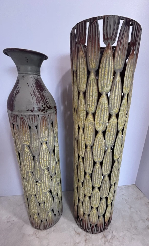 "Juego de 2 jarrones/frascos decorativos de diseño Okra Pod de metal de 17"" y 18""" Foto 2 de 4