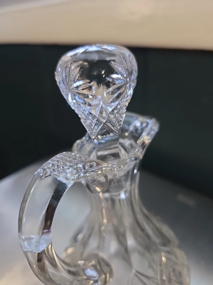 Hermosa jarra de vidrio vintage de corte cristalino con tapón vinagre de aceite 7" Foto 4 de 4