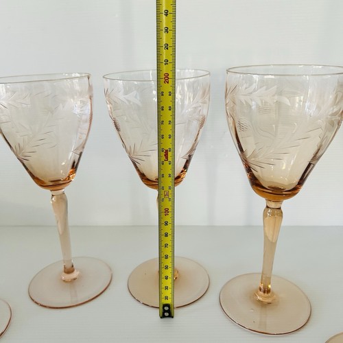 Vintage Blush Pink Crystal Wine Glasses Etched Barware Goblets Set of 5 - Foto 4 di 7