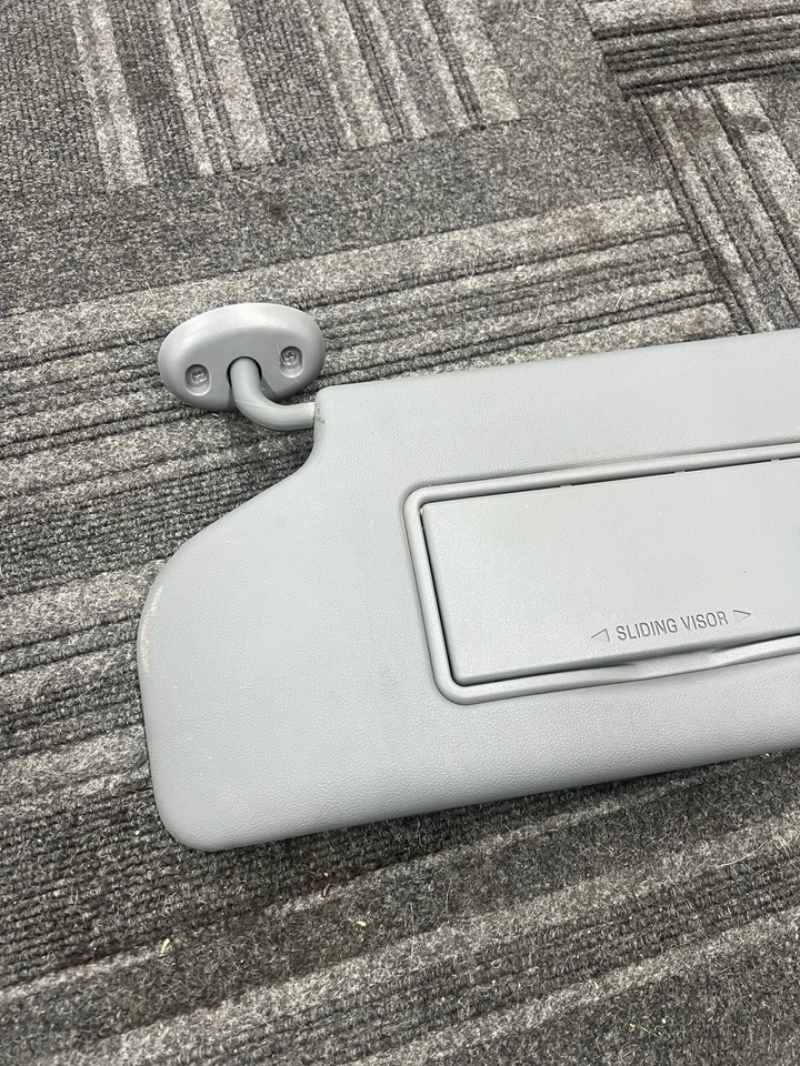 Quebra-sol esquerdo Ford F-550 Super Duty - Imagem 3 de 4