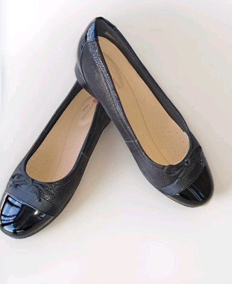 CLARKS   UNSTRUCTURED  FLATS Black Size 7w    New