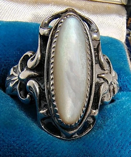 Beautiful Vintage 925 Silver Mother Of Pearl Ring Size 9 3/4