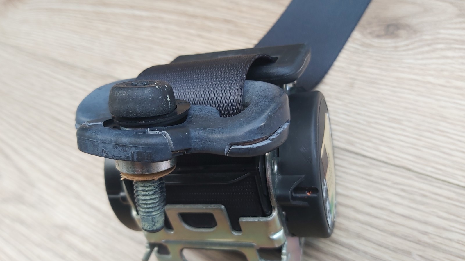 2007 - 2009 LAND ROVER LR3 RIGHT REAR SEAT BELT 3rd row BLACK EVL500720PMA