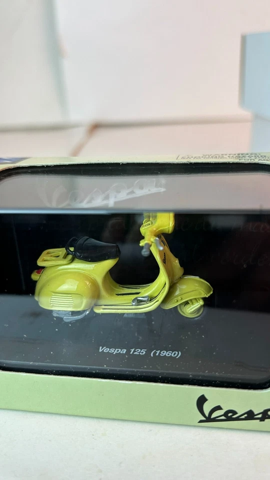 New Ray 1:32 Scale 1960 Vespa 125 Scooter - Image 4 of 4